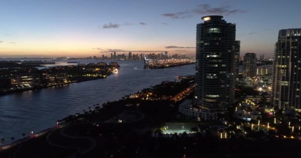 Işıklı Miami plaj havadan video — Stok video