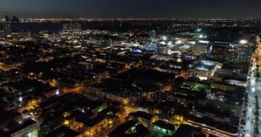 Miami Beach gece Lincoln Road yaklaşıyor