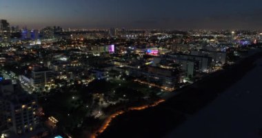 Gece dron video Miami Beach 