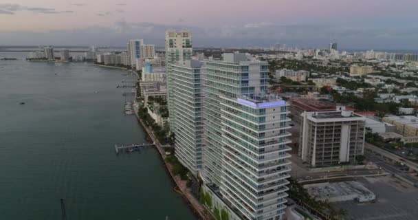 Miami Beach, Florida, hoogbouw flats — Stockvideo