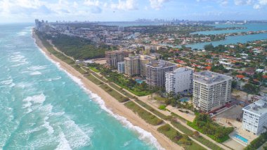 Miami Beach beachfront condominiums hava dron görüntü