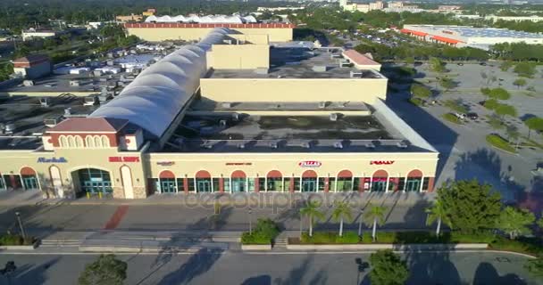 Aerial omloppsbana ett köpcentrum — Stockvideo