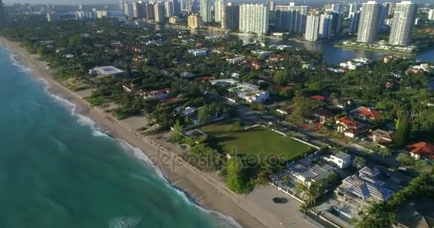 Mansion sulla spiaggia video aereo spiaggia dorata USA — Video Stock