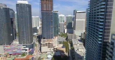 Uçan gökdelenler arasında