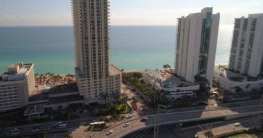 Sunny Isles Beachfront condominiums ve İskelesi