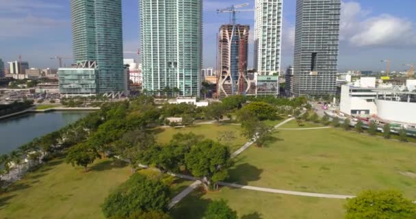 Здания в центре Майами и Музейном парке — стоковое видео