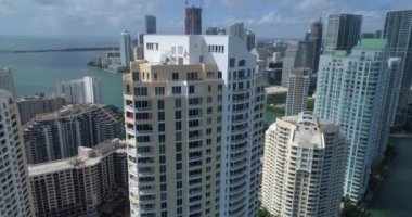 Brickell anahtar hava bina üstgeçidi ve eğim aşağı