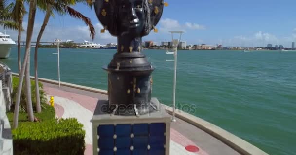 Aerial Lady of Miami Sculpture reveal Port — Stock Video