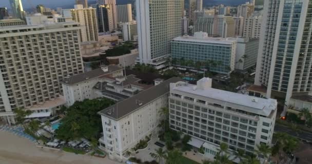 Hoteles en primera línea de playa Waikiki Beach Hawaii — Vídeo de stock