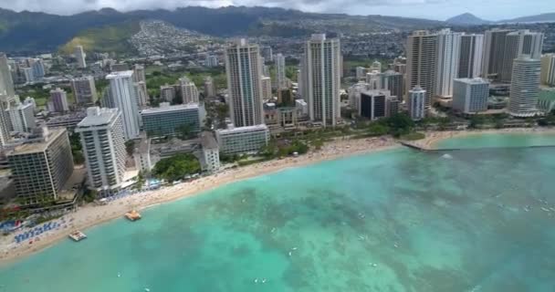 Aerial shot of Waikiki Beach Hawaii — Stock Video