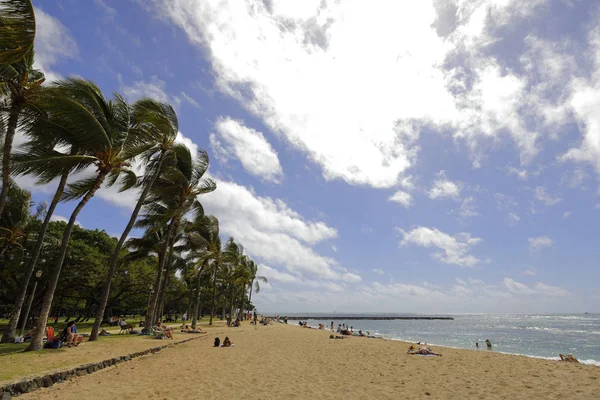 Turisti alle Hawaii Waikiki Beach, Stati Uniti — Foto Stock