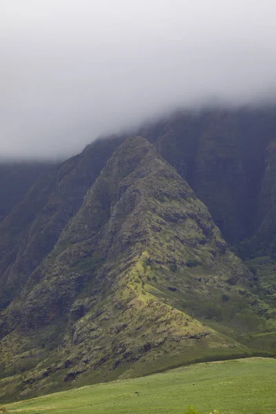 Fog over a mountain range — Stock Photo, Image