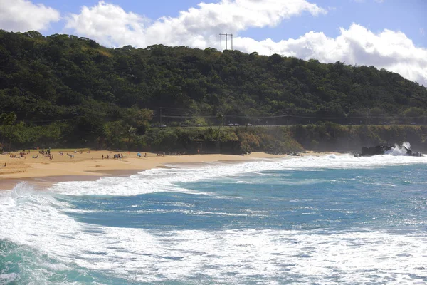 Gente en la playa en Hawaii — Foto de Stock