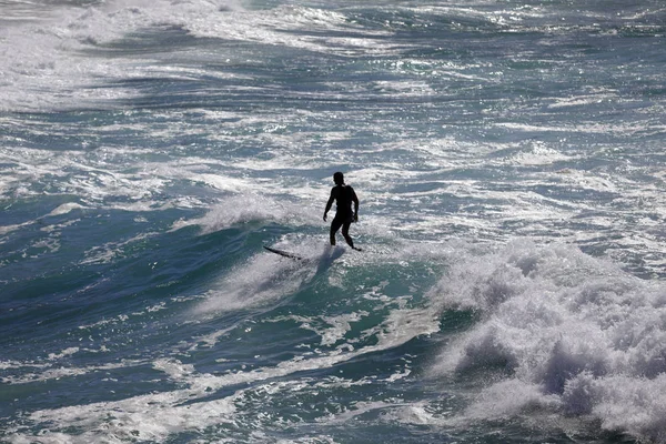 Silhouette of a surfer — Stock Photo, Image