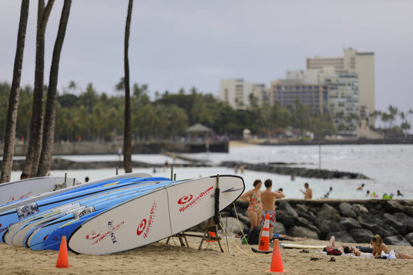 Аренда досок для серфинга на пляже
