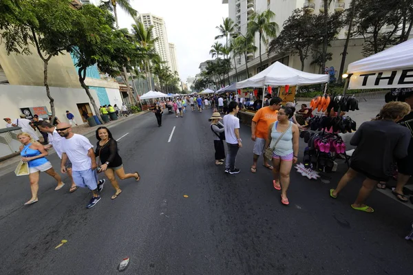 Ulicy Honolulu festiwalu na Kalakaua Avenue — Zdjęcie stockowe
