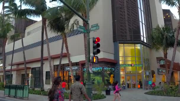 Day life on streets of Waikiki — Stock Video