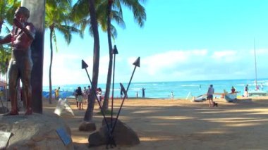 Stok video heykel Dük Paoa Kahanamoku Hawaii 4k