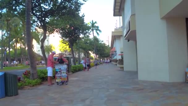 Day life on streets of Waikiki — Stock Video