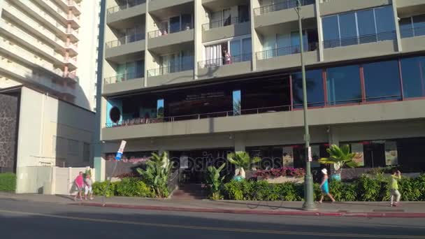 Day life on streets of Waikiki — Stock Video