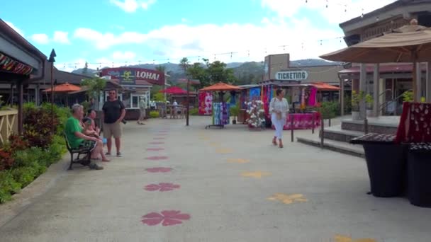 Walking around Hukilau Marketplace Oahu Hawaii — Stock Video