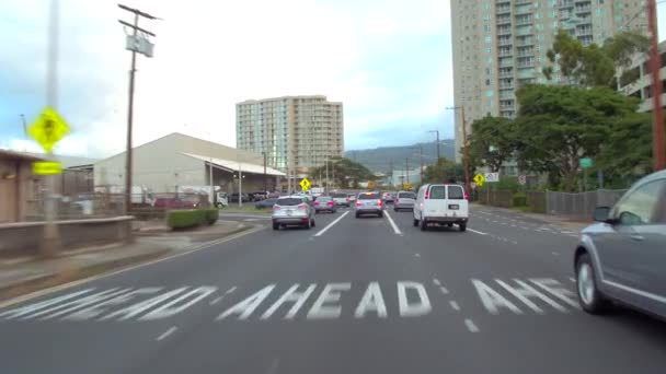 Rijden in Downtown Honolulu — Stockvideo