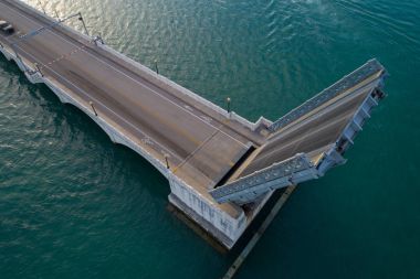 Havadan görüntü Venedik Causeway köprü aç