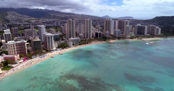Strand von Waikiki und Kuhio — Stockvideo
