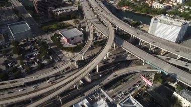 Otoyol ve tren rayları