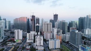 Şehir merkezinde Brickell Florida hava dron görüntüleri