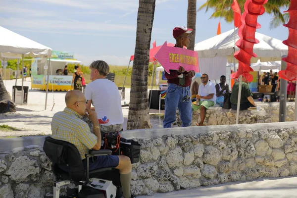 Miami Beach gay pride parade and weekend on Ocean Drive — Stock Photo, Image