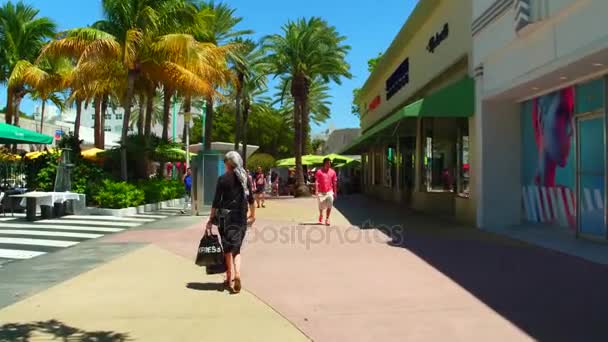 Tourists on Ocean Drive — Stock Video