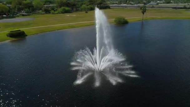 Lotnicze wideo fontanna i tęczy — Wideo stockowe