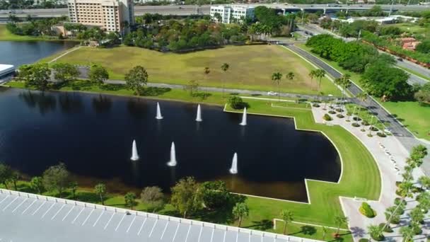 Aerial video av en företagspark med natur landskap — Stockvideo