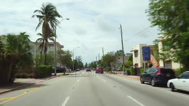 Touring surfside bay haven van Miami Beach — Stockvideo