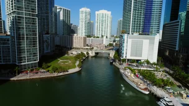Trilha de Miami Riverwalk e círculo — Vídeo de Stock