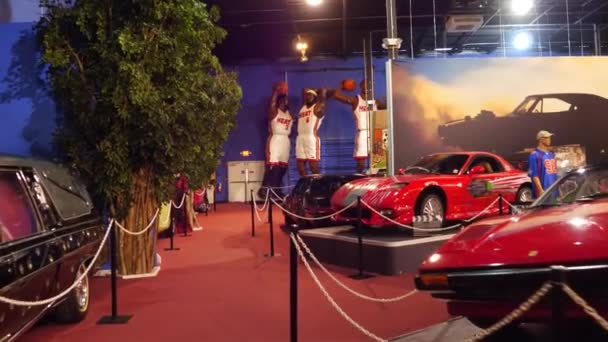 Автомобильный музей Майами Дезер выставил на продажу видеозапись движения — стоковое видео