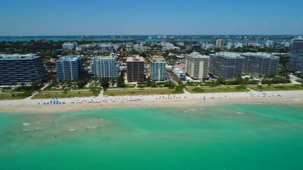 バル ハーバー ビーチ フロリダの空中ドローン ビデオ — ストック動画