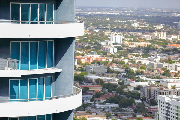 Edifício com vista de fundo — Fotografia de Stock