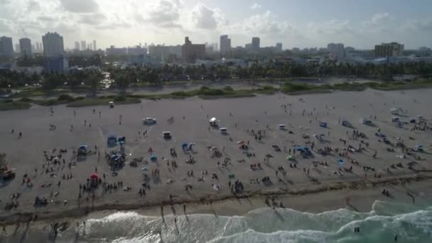 Low aerial drone towards Miami Beach 4k 60p — Stock Video