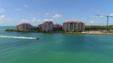  Fisher Island Miami Beach 4 k tarafından 60 p geçen tekne