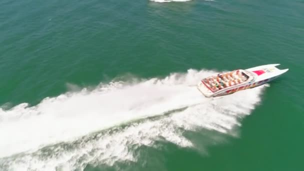 Chasing the Thriller speed cigarette boat Miami 4k 60p — Stock Video