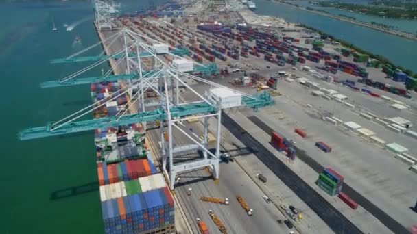 Haven Miami laden cargo schepen luchtfoto drone video 4 k 60p — Stockvideo