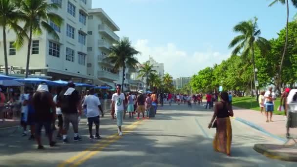 Urban weekend Miami Beach Memorial Day motion video — Stock Video