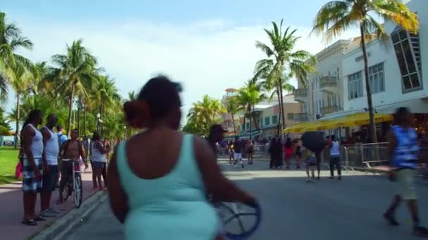 Urban weekend Miami Beach Memorial Day motion video — Stock Video