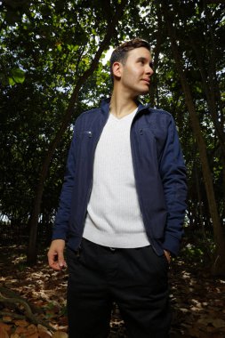 Ormandaki genç adam 