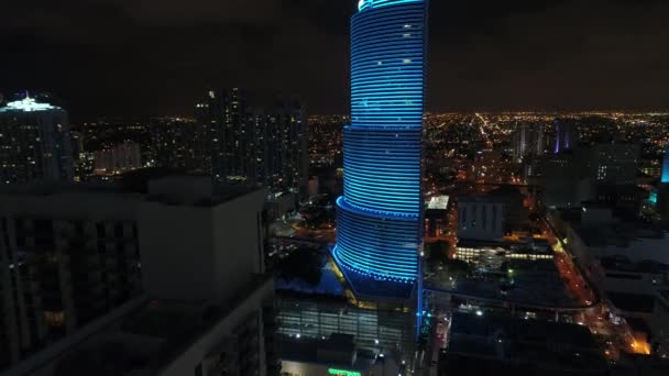 Edificio con luces de neón azul 4k 24p — Vídeos de Stock