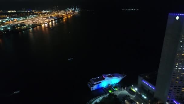 Intercontinental hotel disparo con un dron 4k 24p — Vídeo de stock