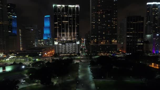 Downtown Miami bij nacht Bayfront Park 4k 24p — Stockvideo