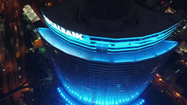 Mavi neon ışıklarla 4 k 24 p bina — Stok video
